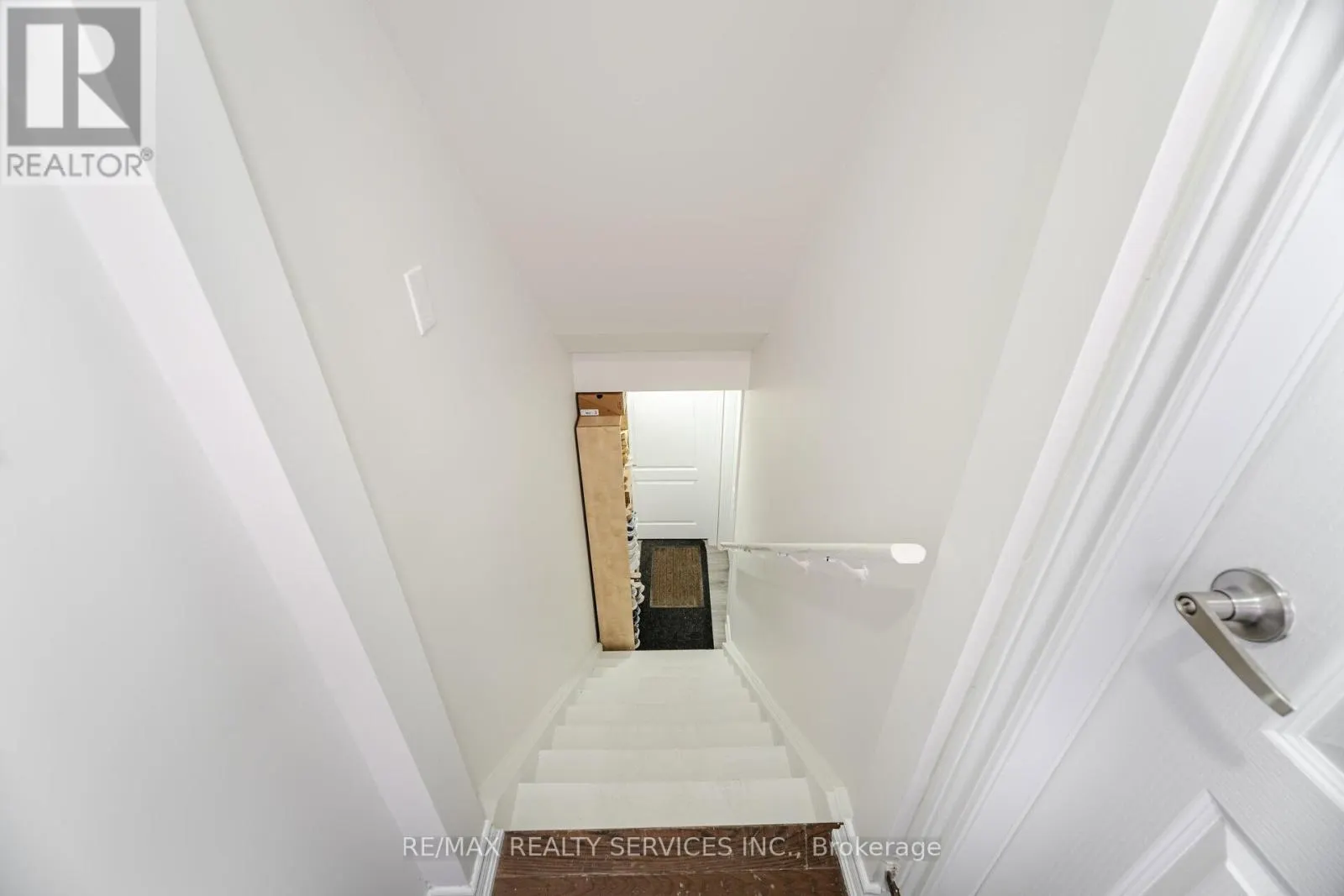 9 MEADOWCREEK ROAD