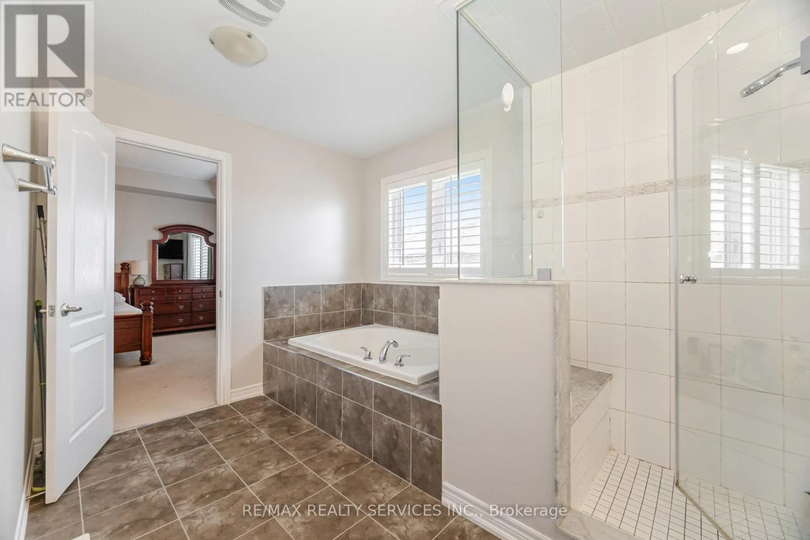 9 MEADOWCREEK ROAD