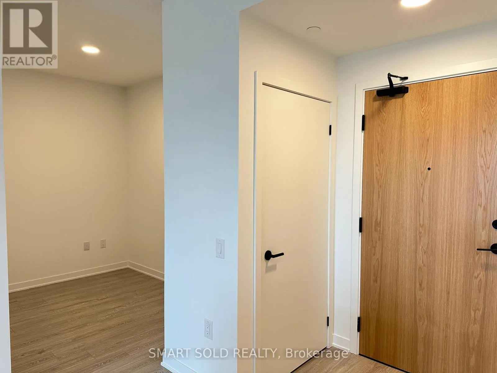 606 - 2495 EGLINTON AVENUE W