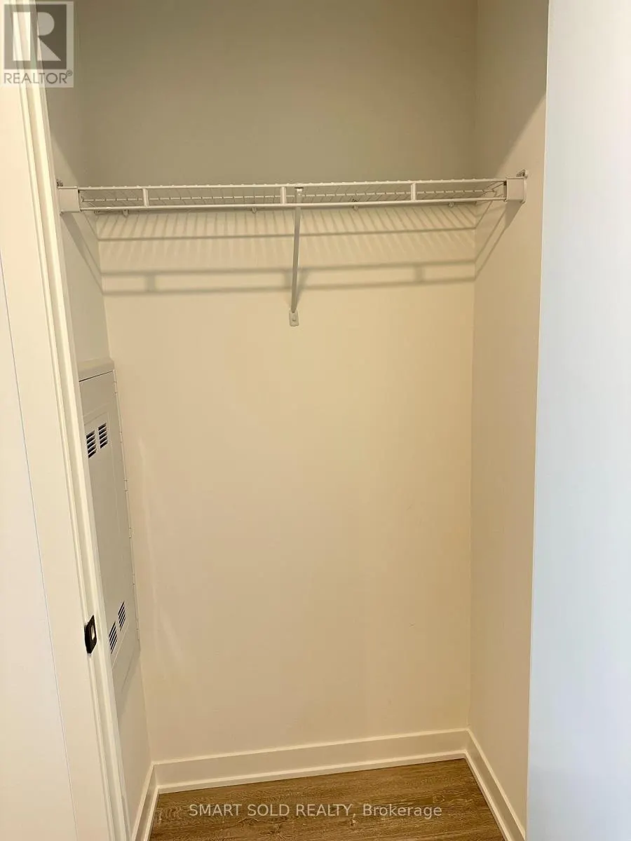 606 - 2495 EGLINTON AVENUE W