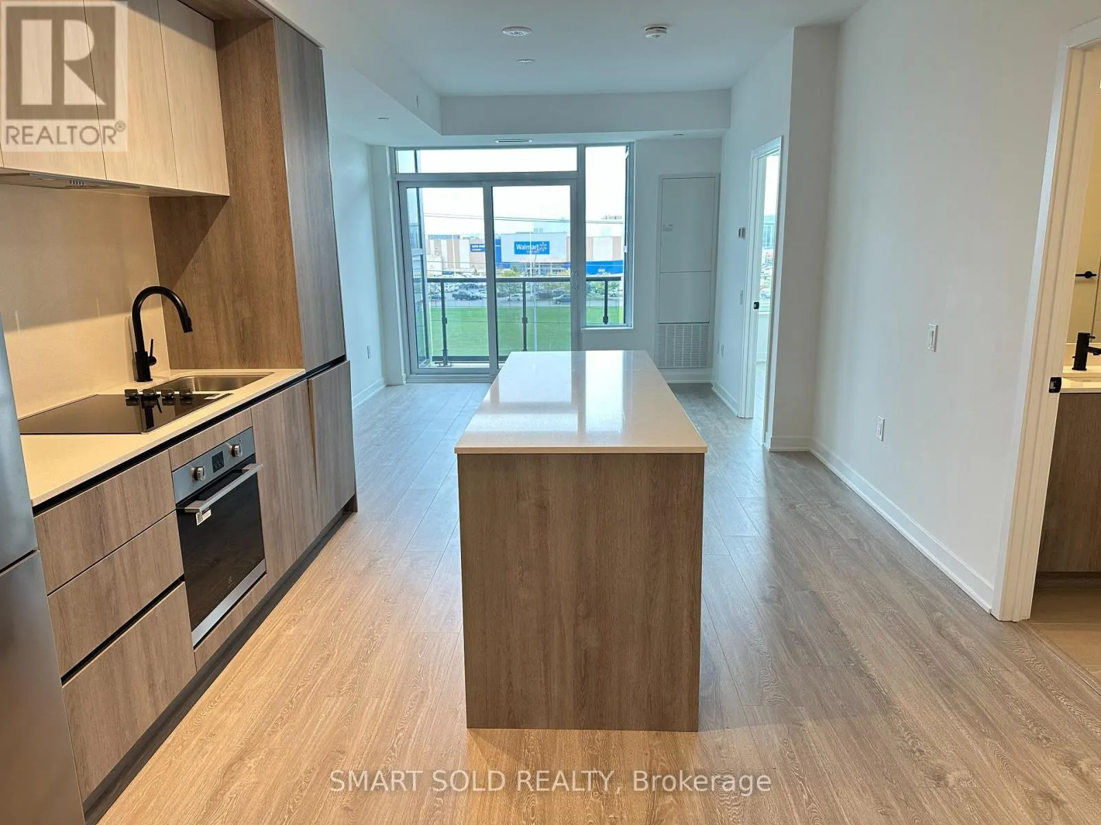 606 - 2495 EGLINTON AVENUE W