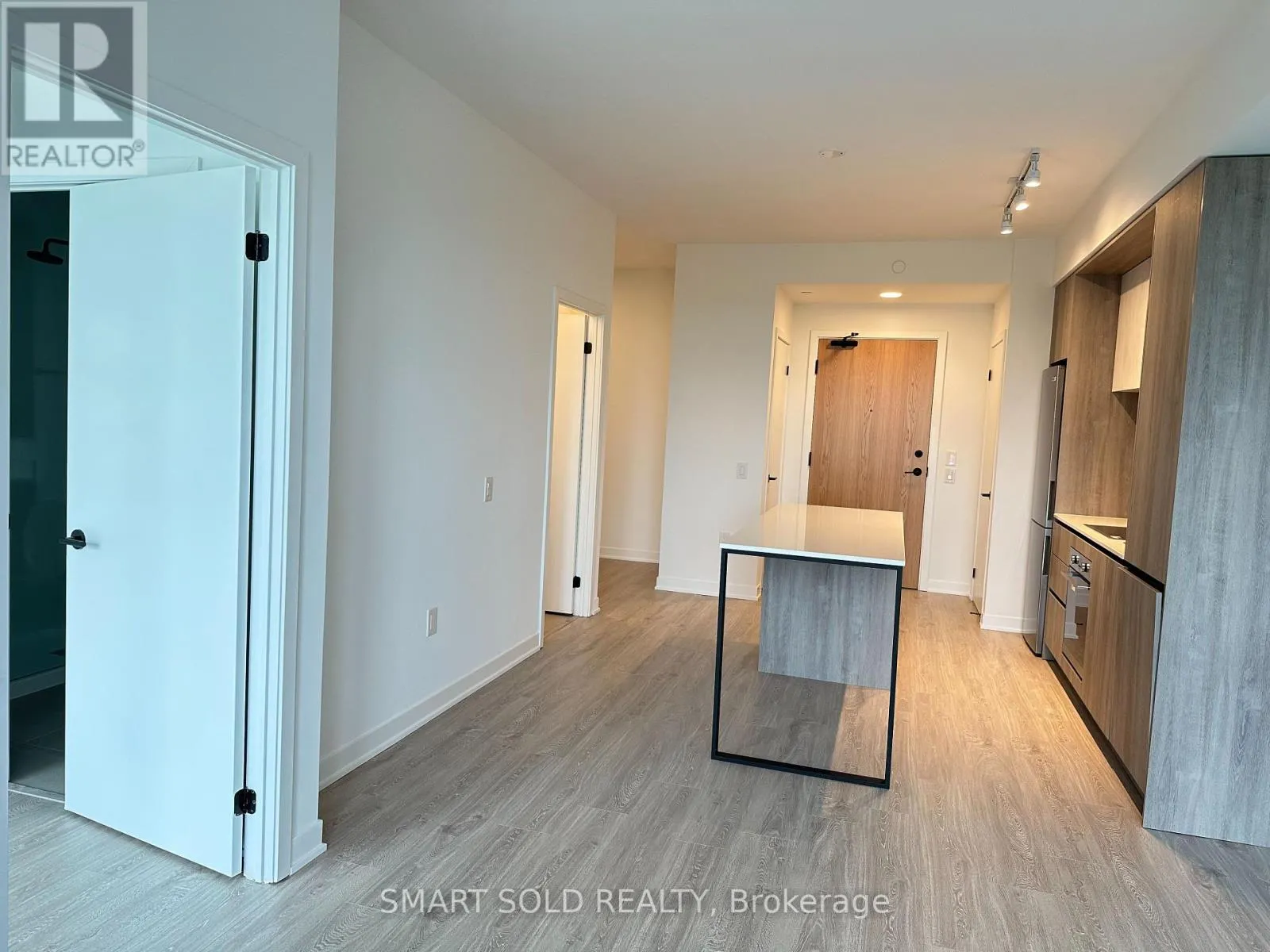 606 - 2495 EGLINTON AVENUE W