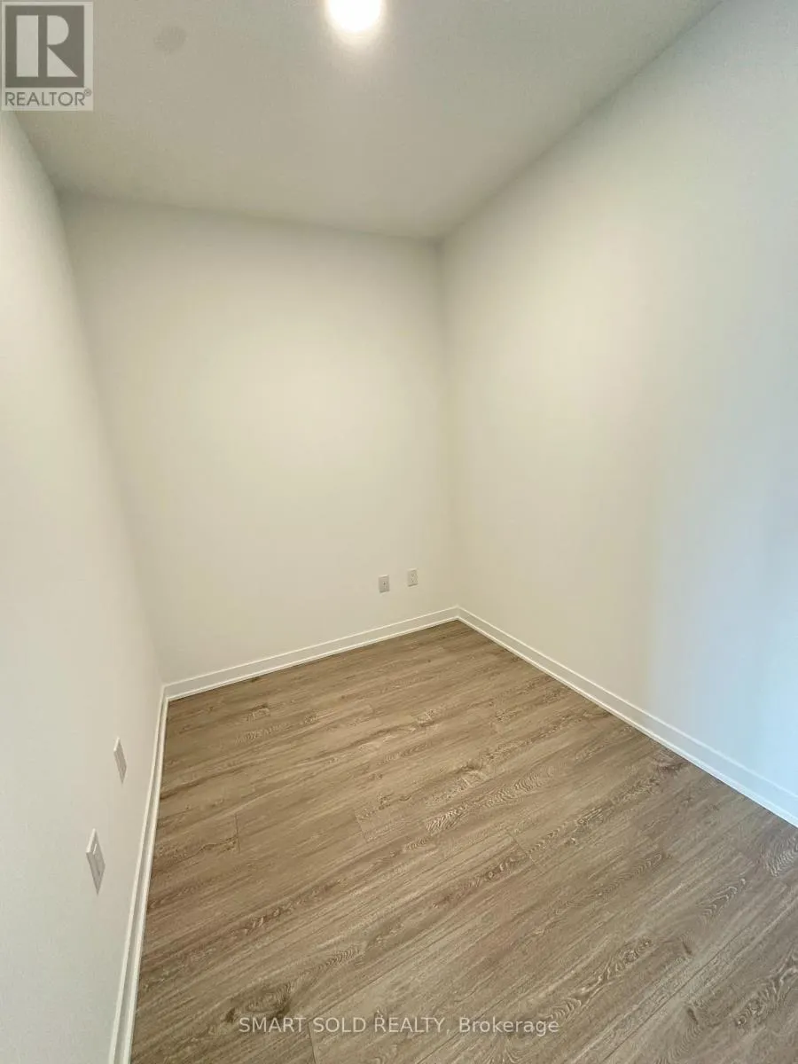 606 - 2495 EGLINTON AVENUE W