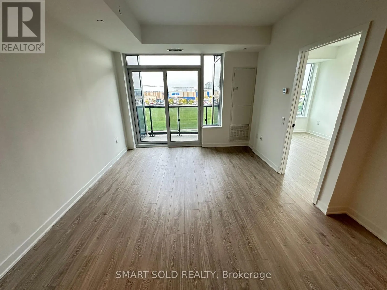 606 - 2495 EGLINTON AVENUE W