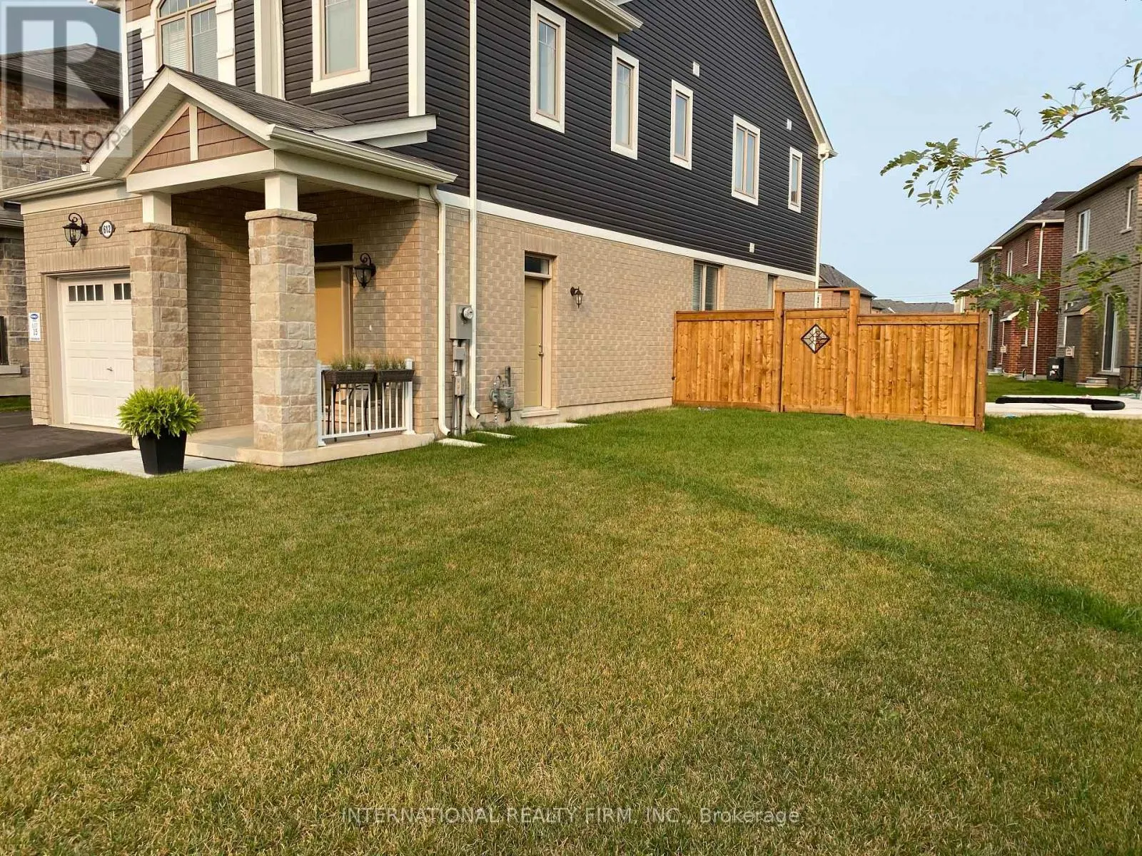 612 JUNEBERRY COURT