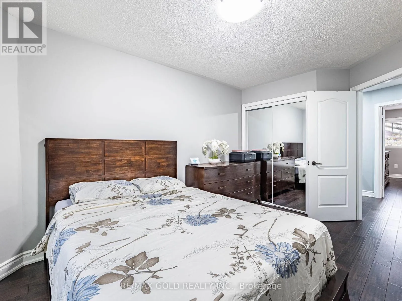 39 TESSLER CRESCENT