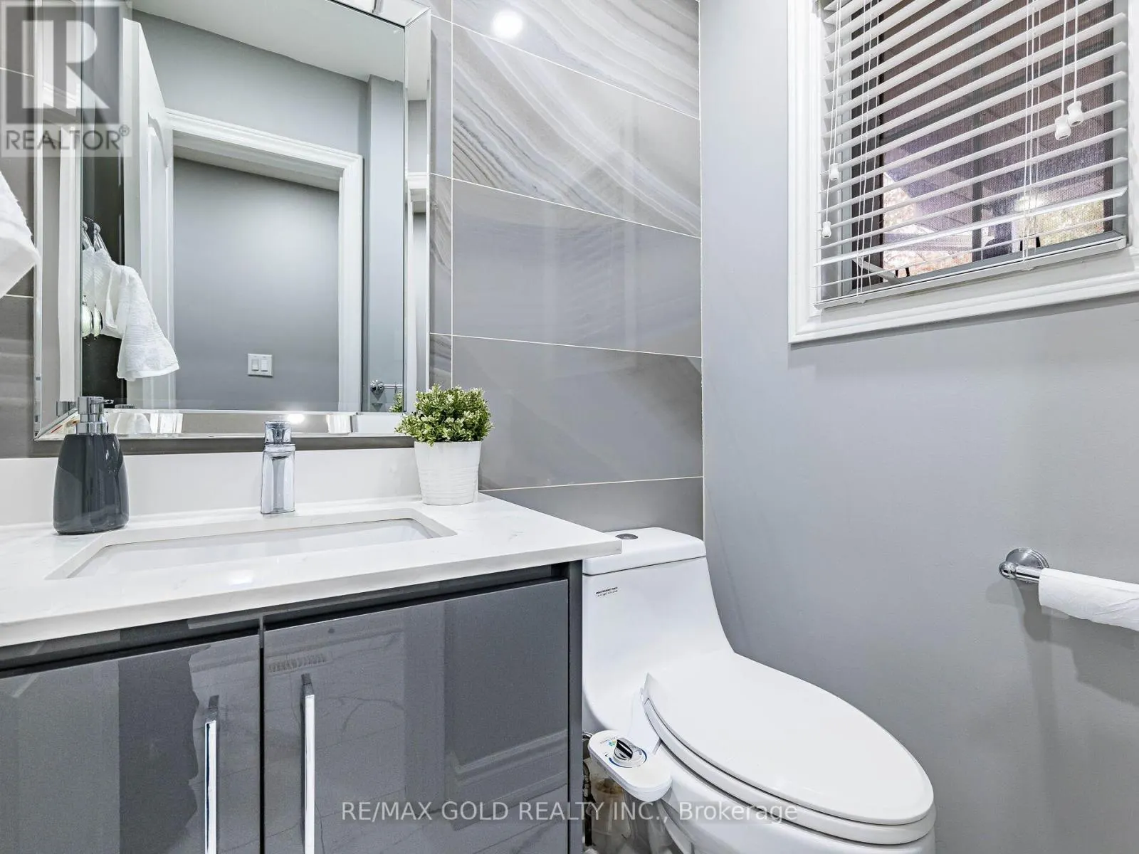 39 TESSLER CRESCENT