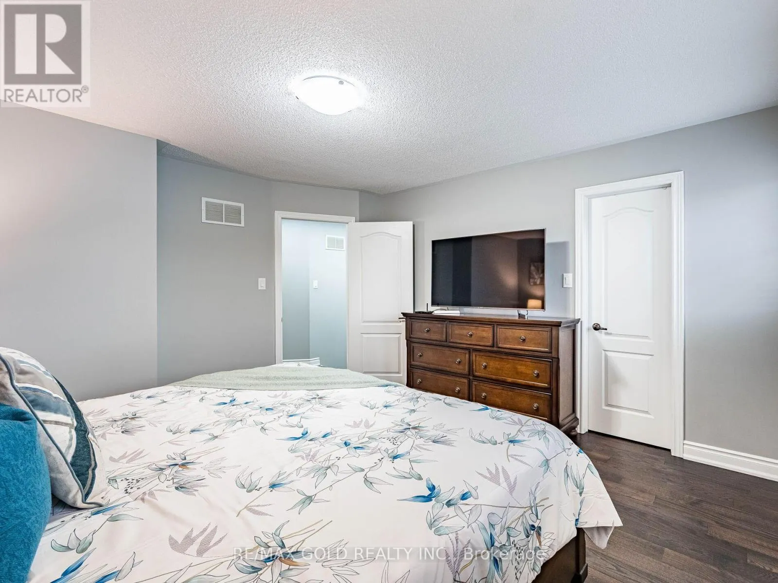 39 TESSLER CRESCENT