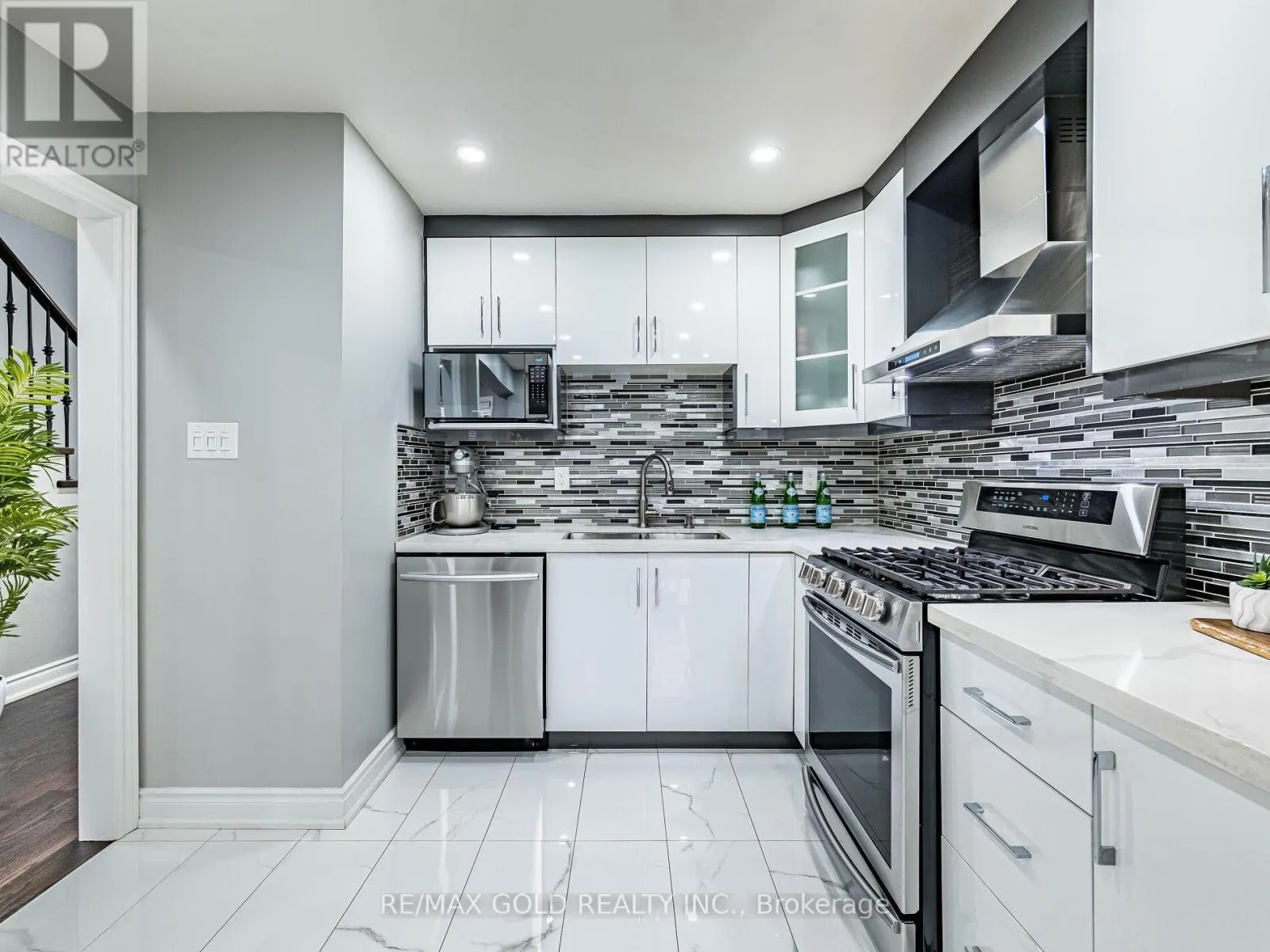 39 TESSLER CRESCENT