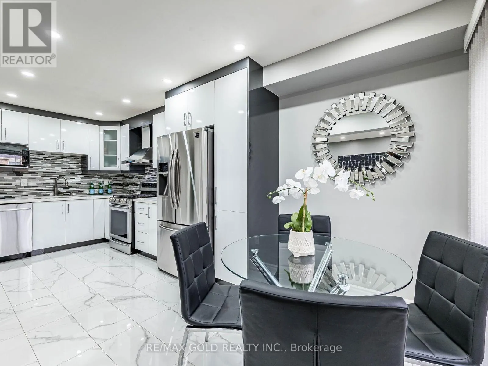 39 TESSLER CRESCENT