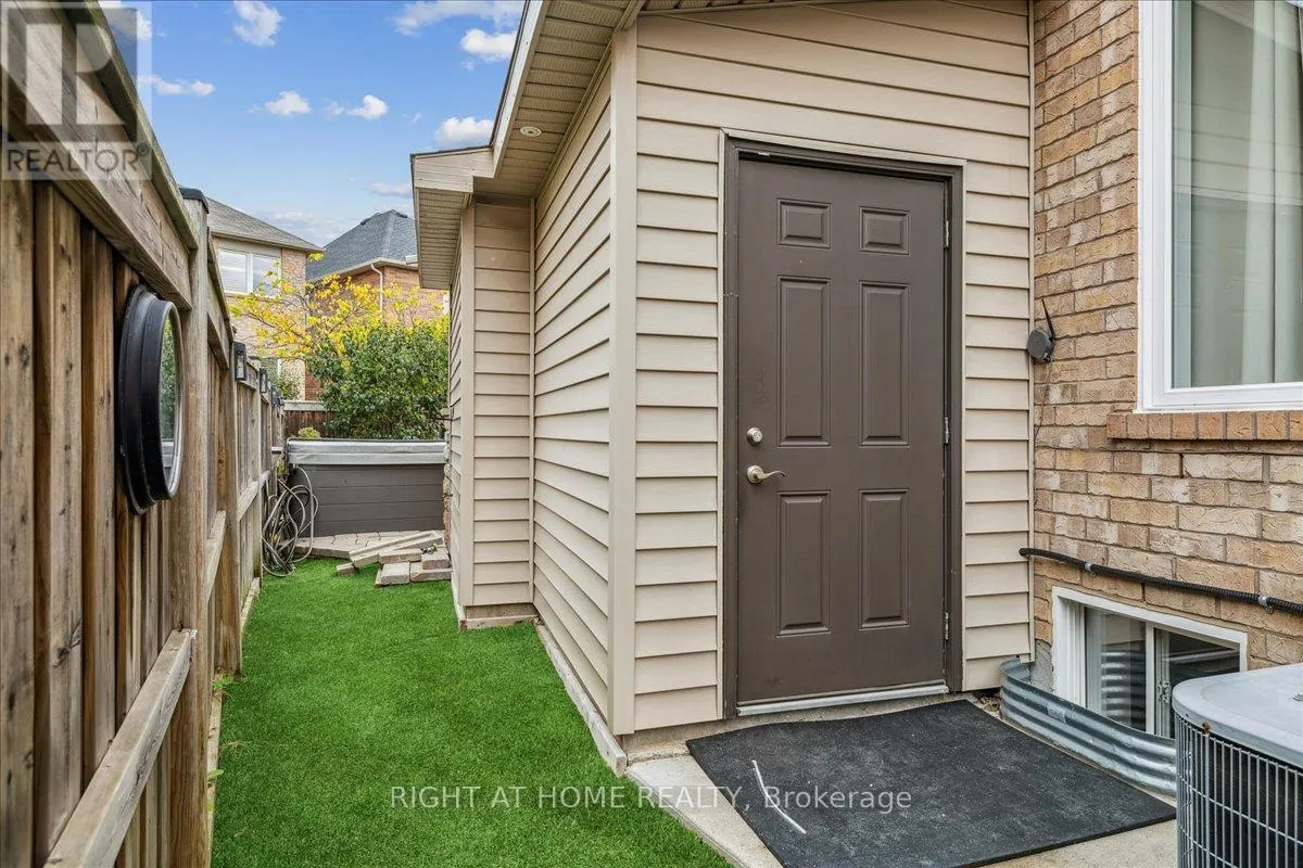 899 PICKERSGILL CRESCENT