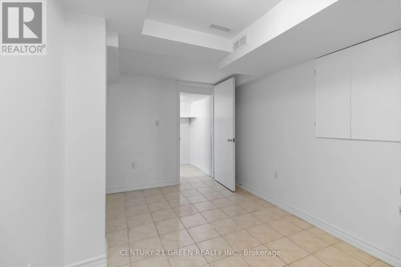 6085 ROWERS CRESCENT