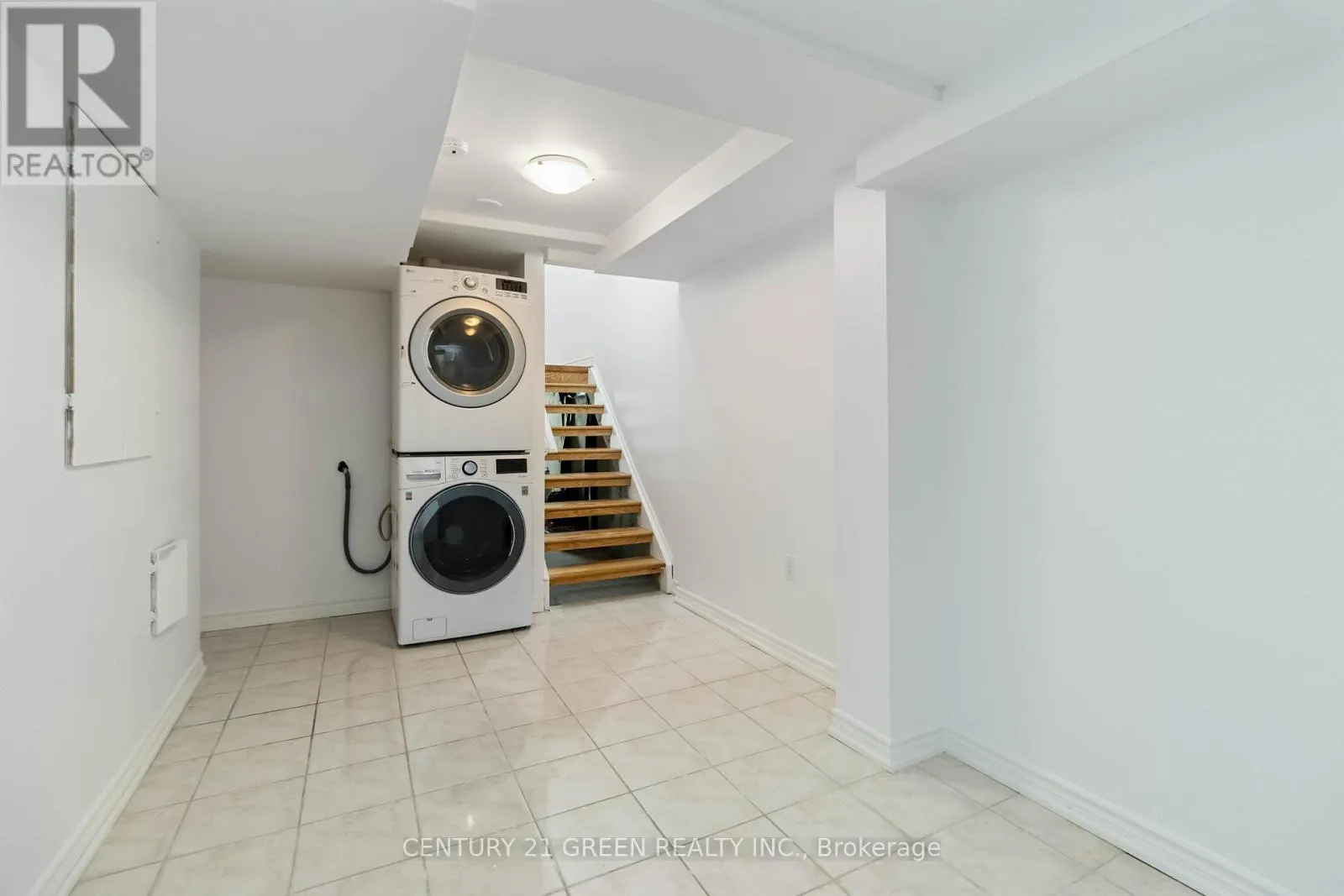 6085 ROWERS CRESCENT
