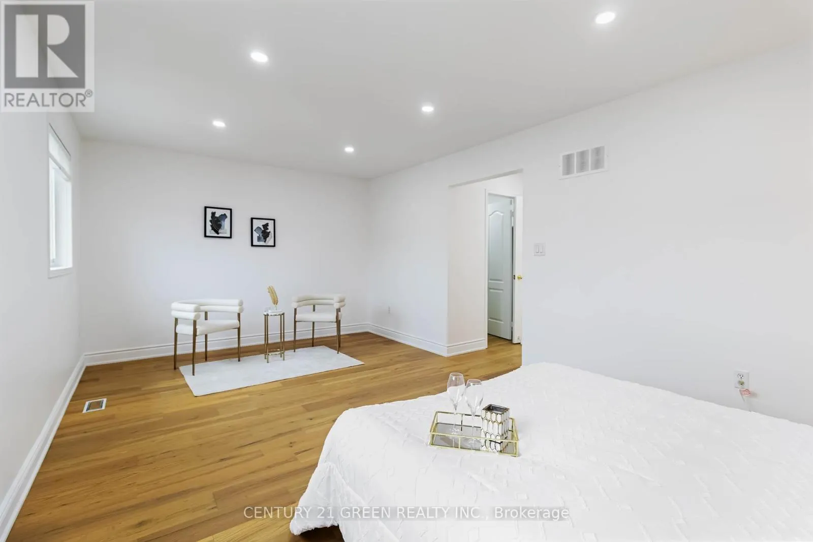 6085 ROWERS CRESCENT