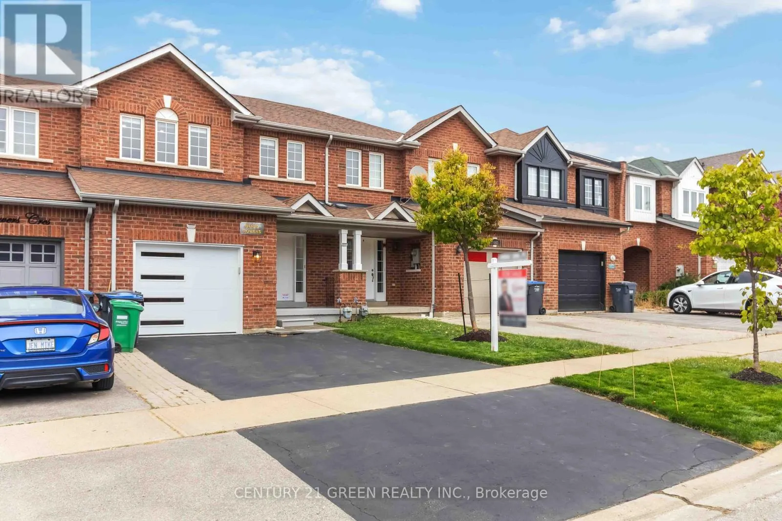 6085 ROWERS CRESCENT