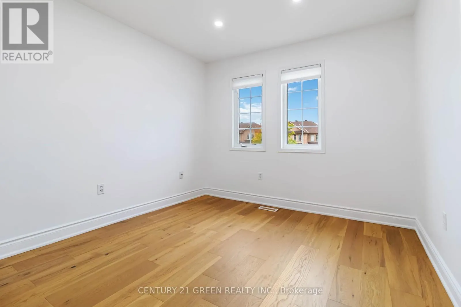 6085 ROWERS CRESCENT