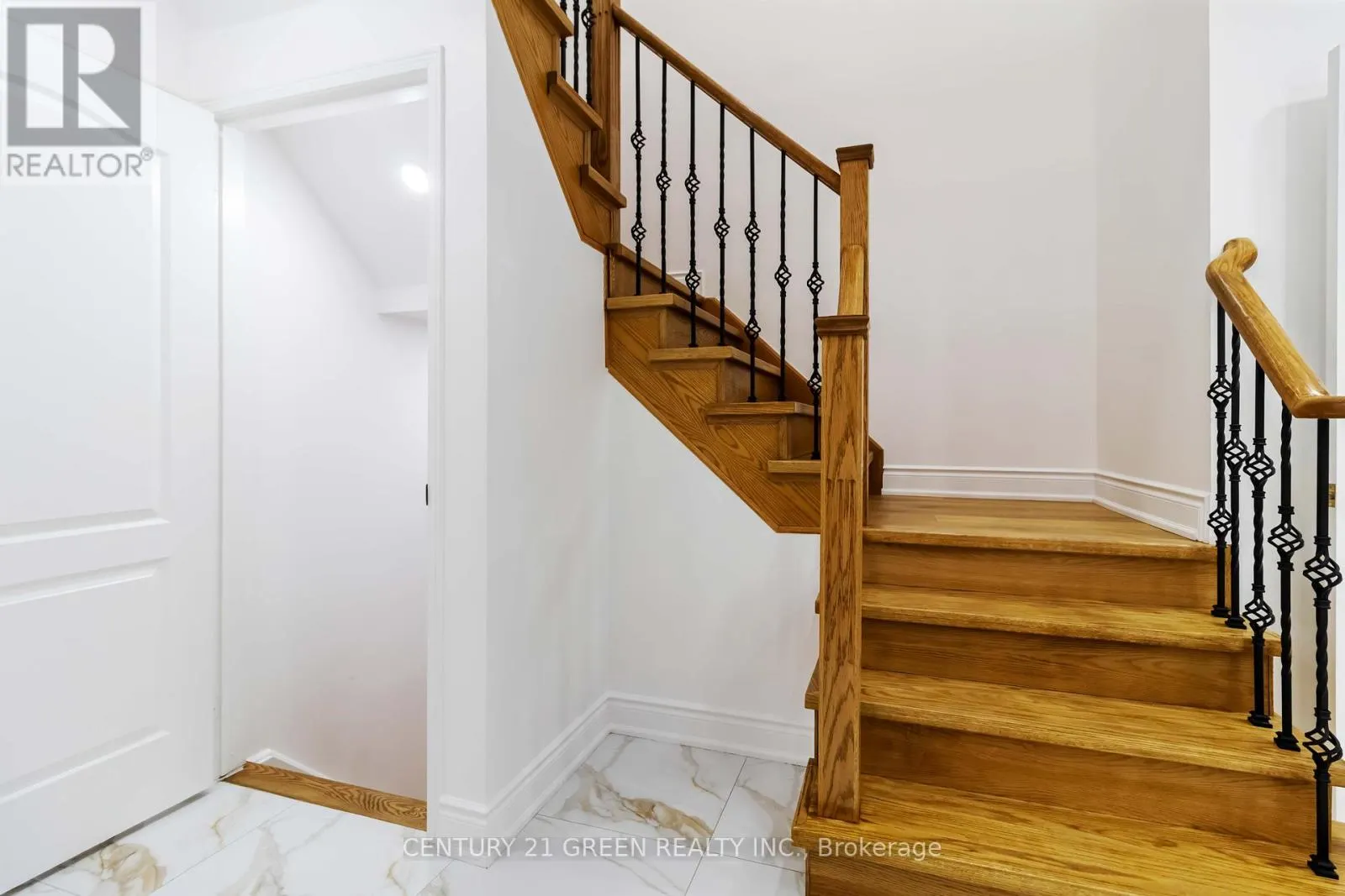 6085 ROWERS CRESCENT