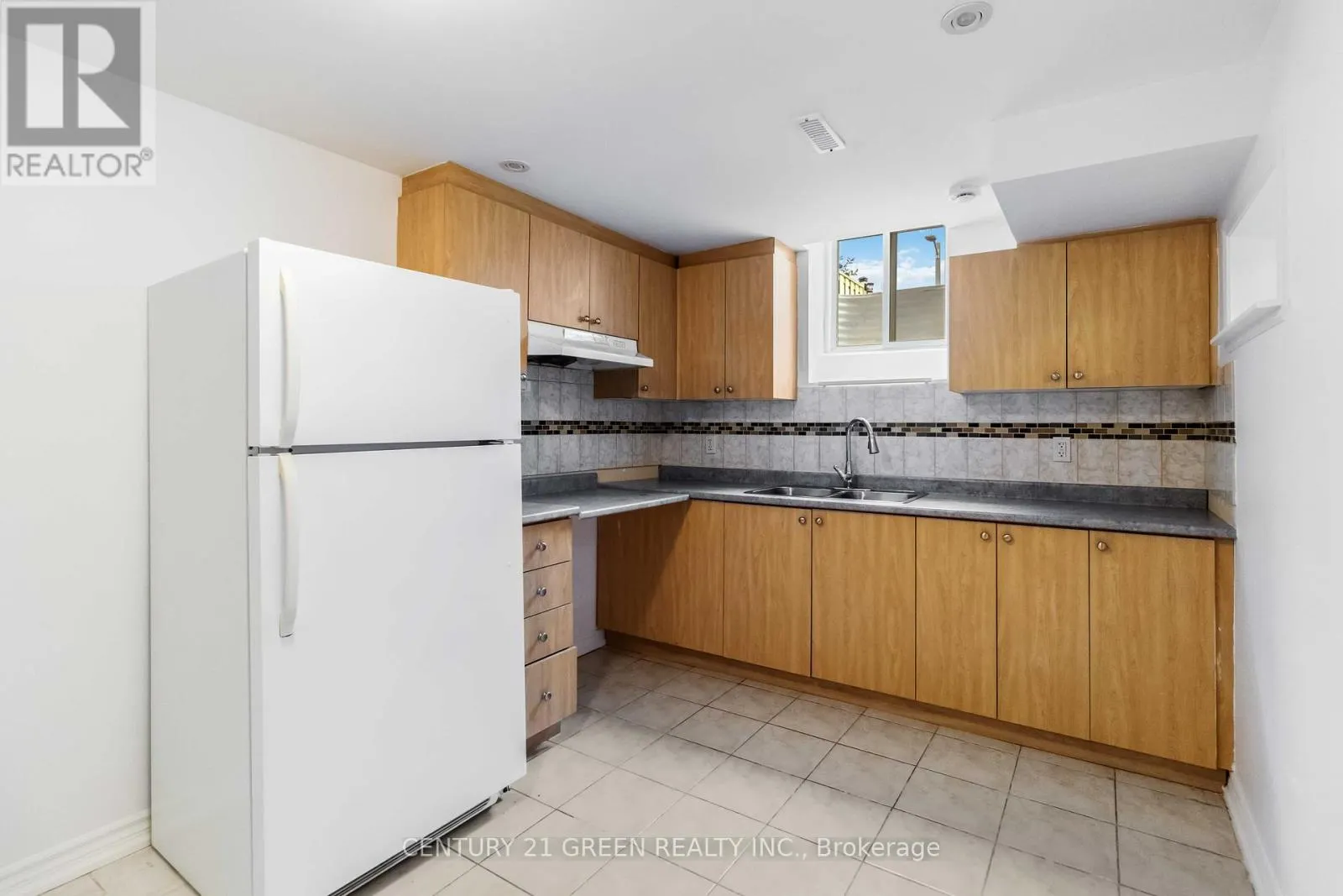 6085 ROWERS CRESCENT