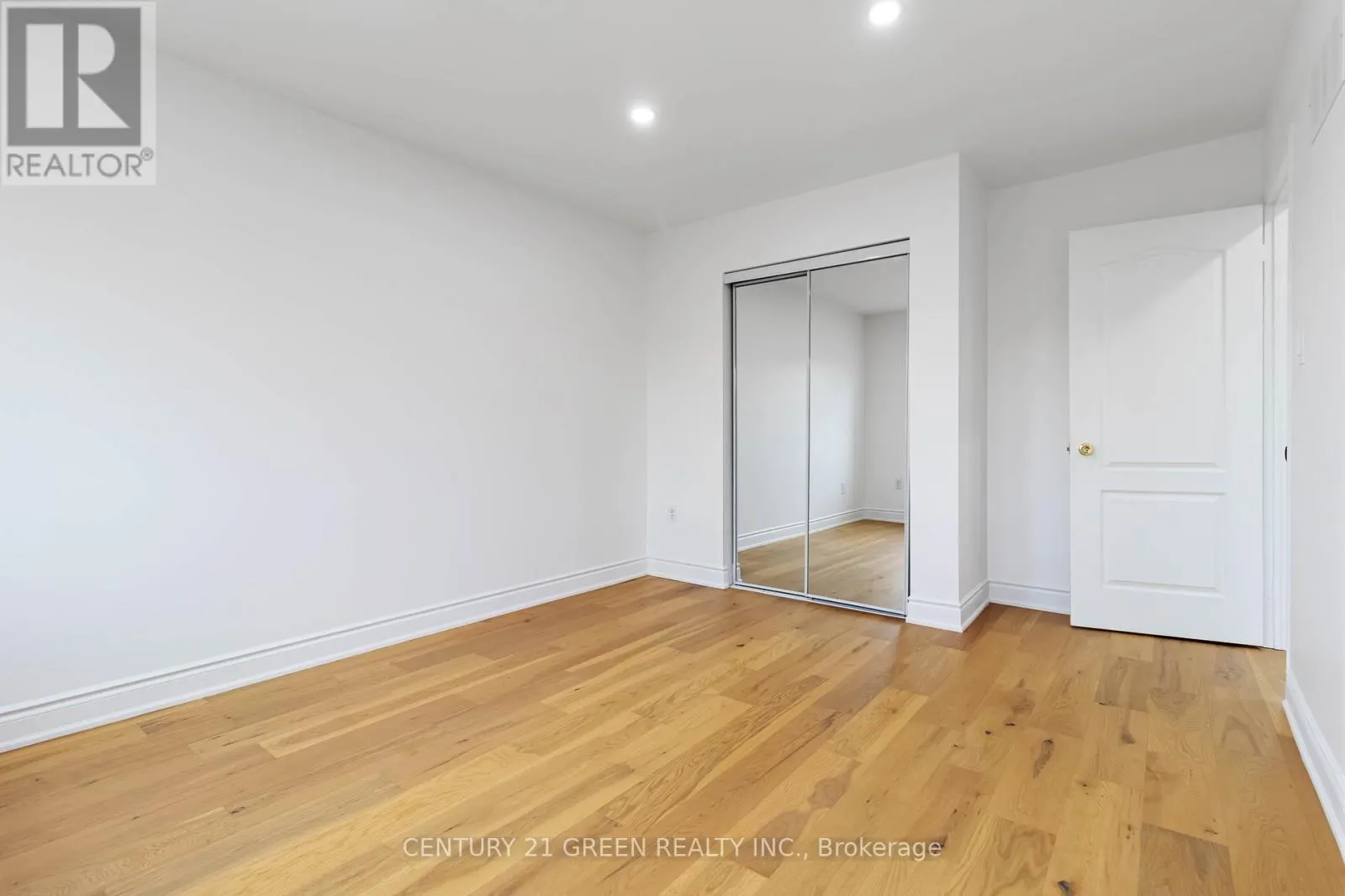 6085 ROWERS CRESCENT