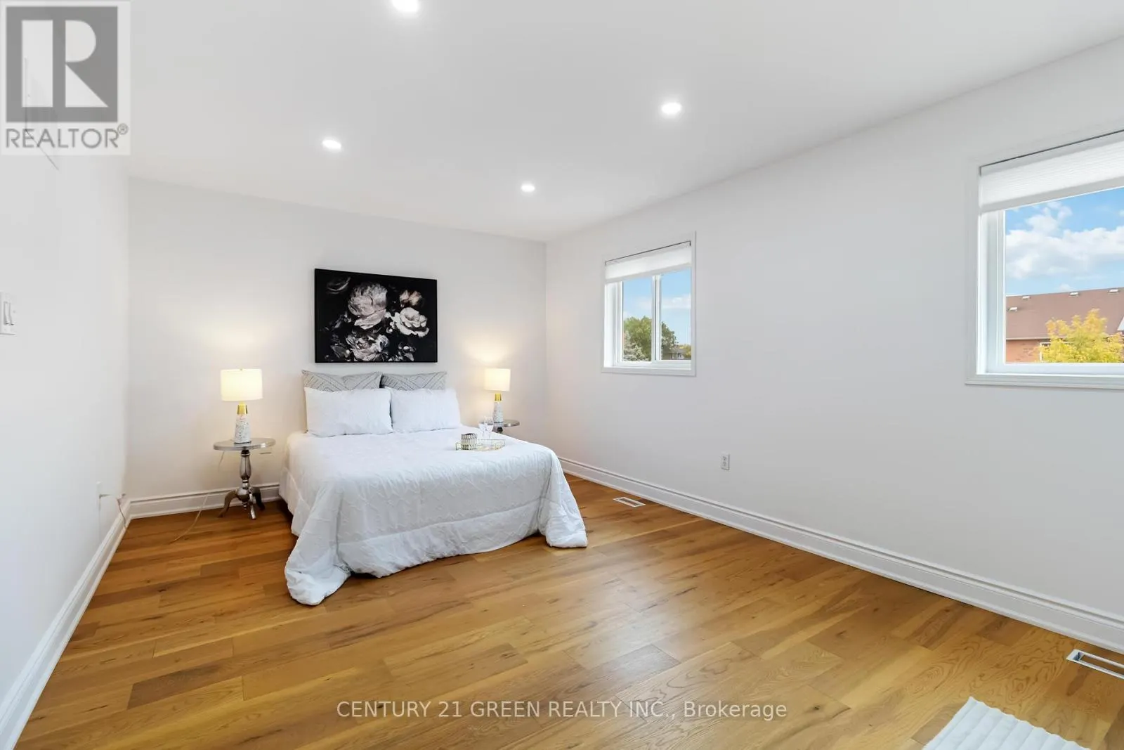 6085 ROWERS CRESCENT
