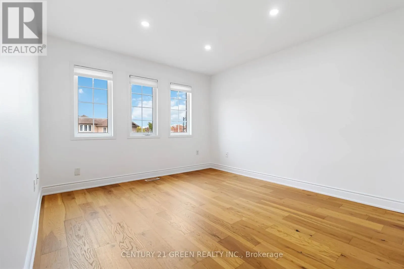 6085 ROWERS CRESCENT