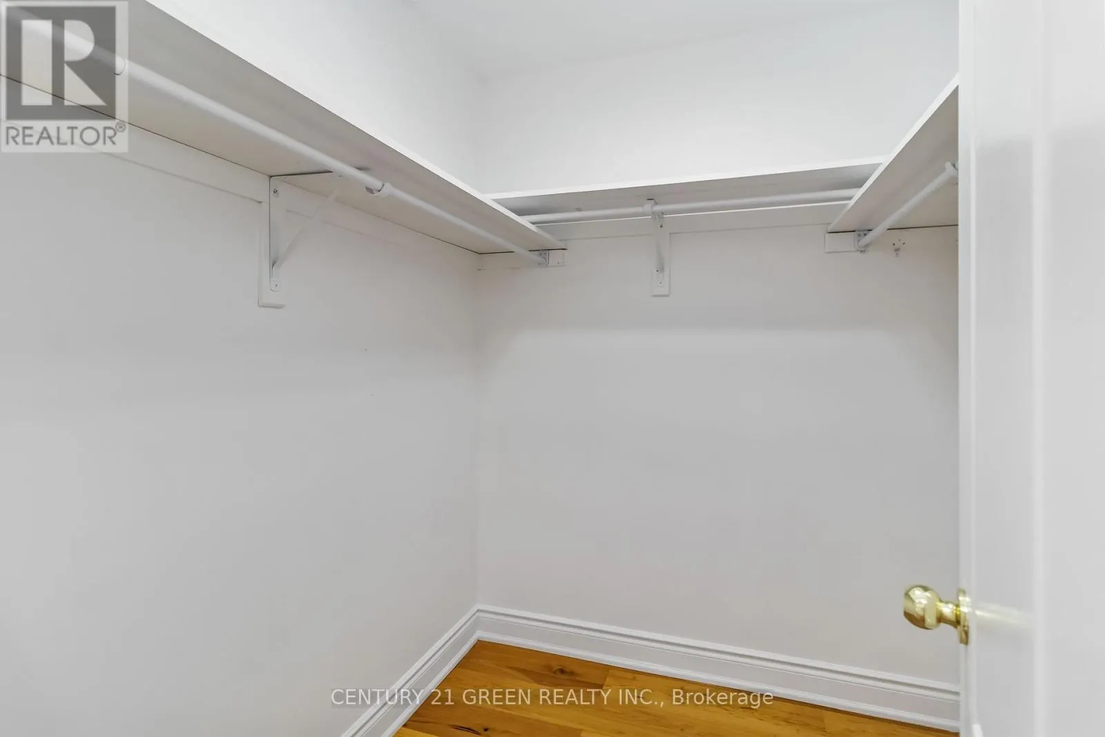 6085 ROWERS CRESCENT