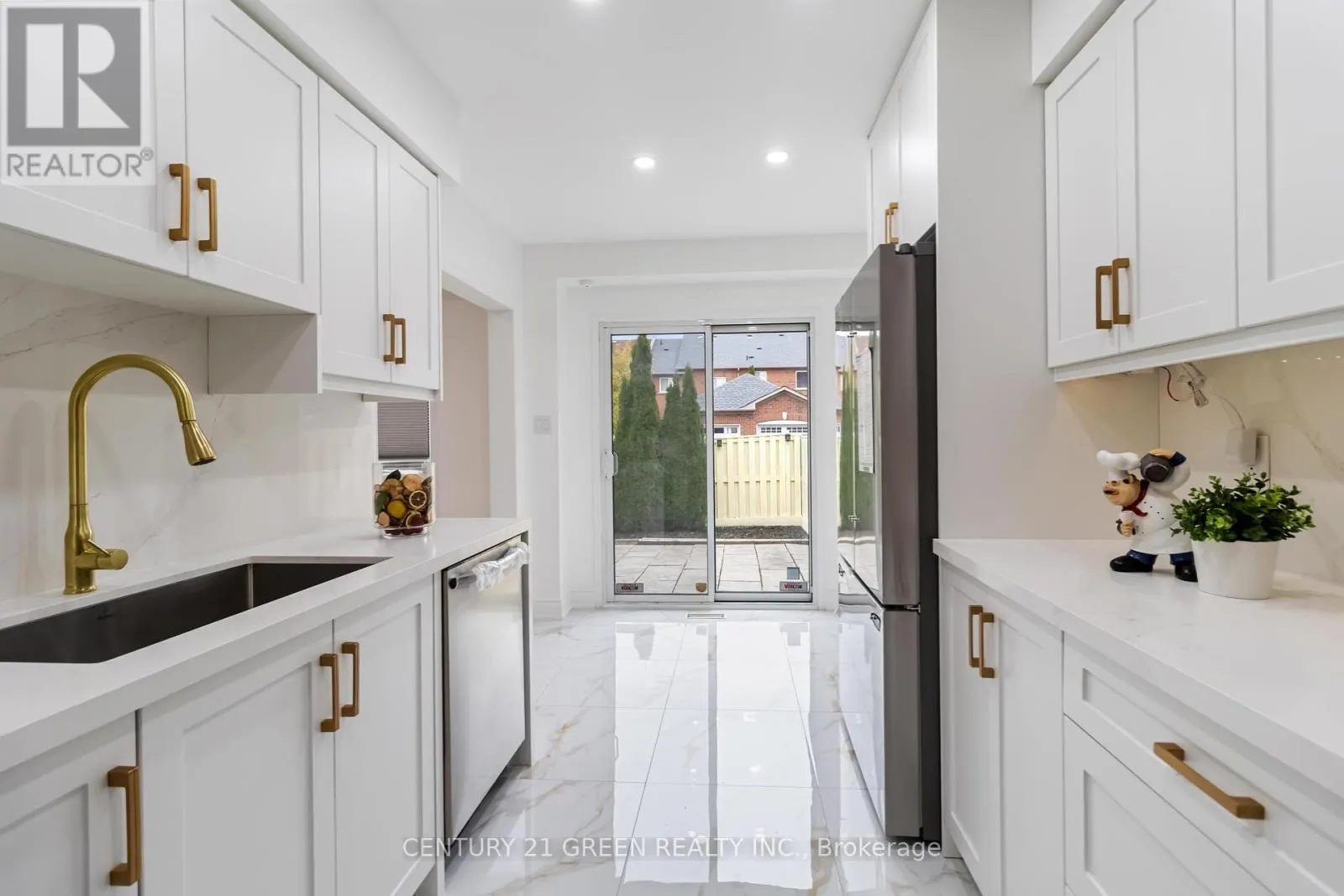 6085 ROWERS CRESCENT