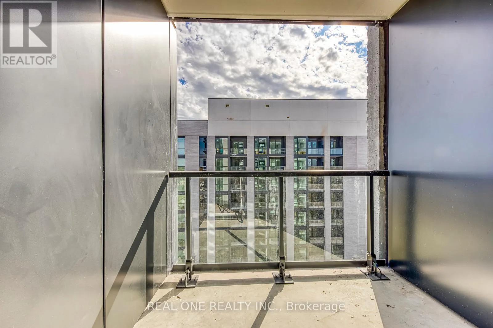 1510 - 3079 TRAFALGAR ROAD