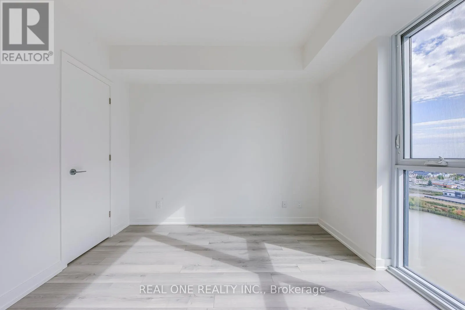1510 - 3079 TRAFALGAR ROAD