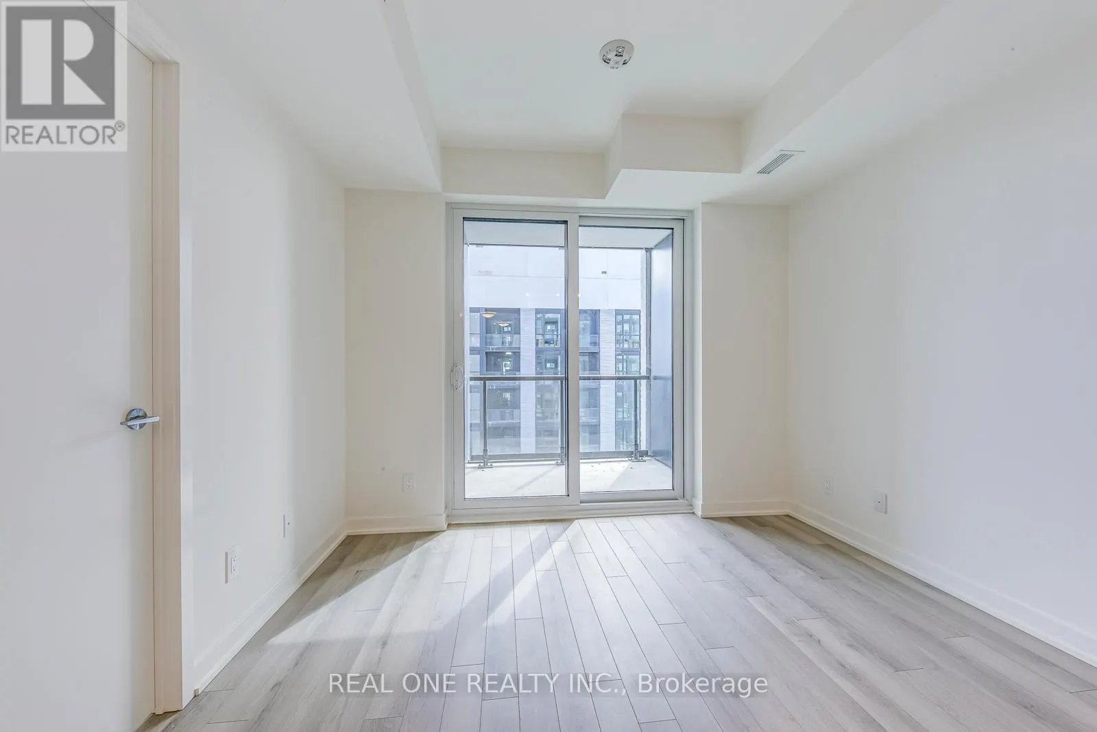 1510 - 3079 TRAFALGAR ROAD