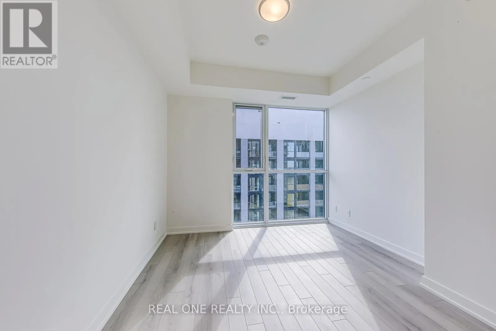 1510 - 3079 TRAFALGAR ROAD