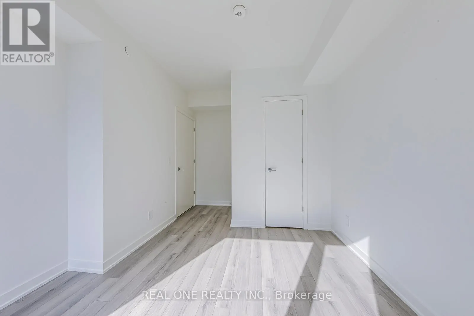 1510 - 3079 TRAFALGAR ROAD