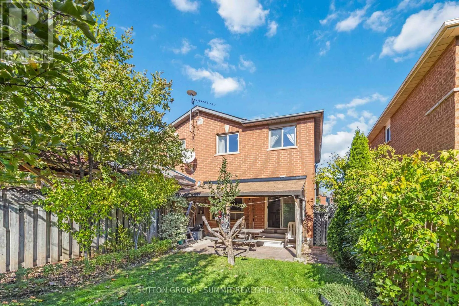 5607 PALMERSTON CRESCENT
