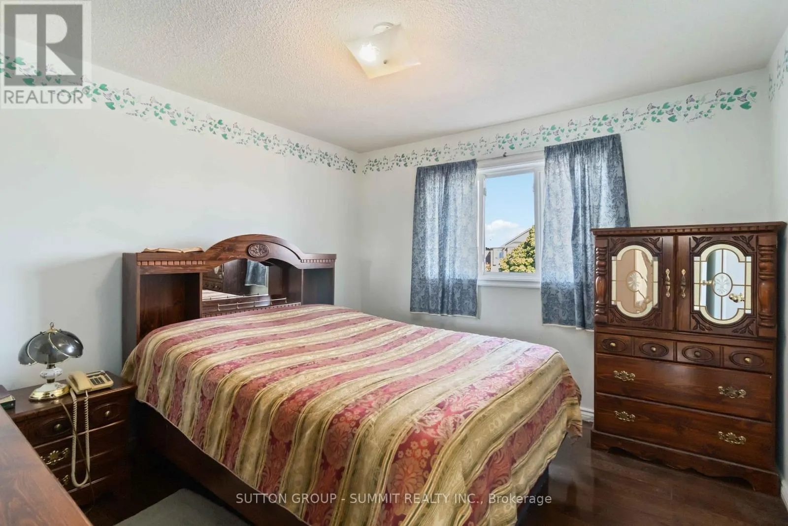 5607 PALMERSTON CRESCENT