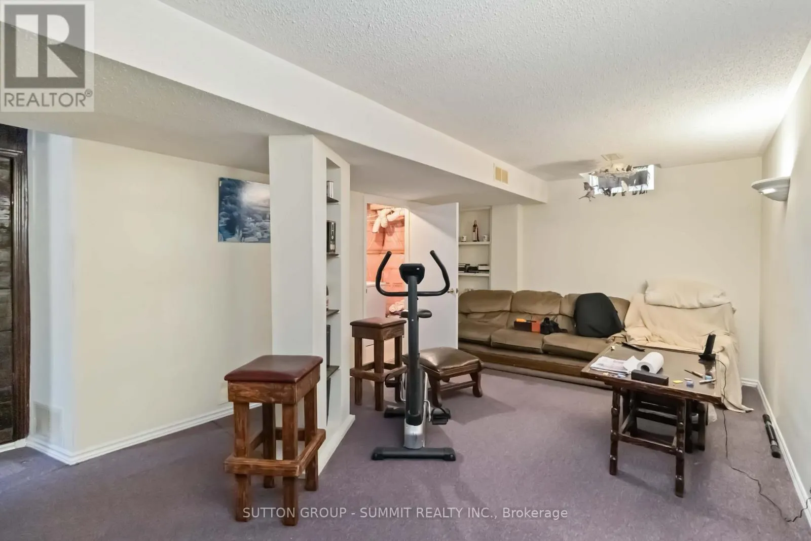 5607 PALMERSTON CRESCENT