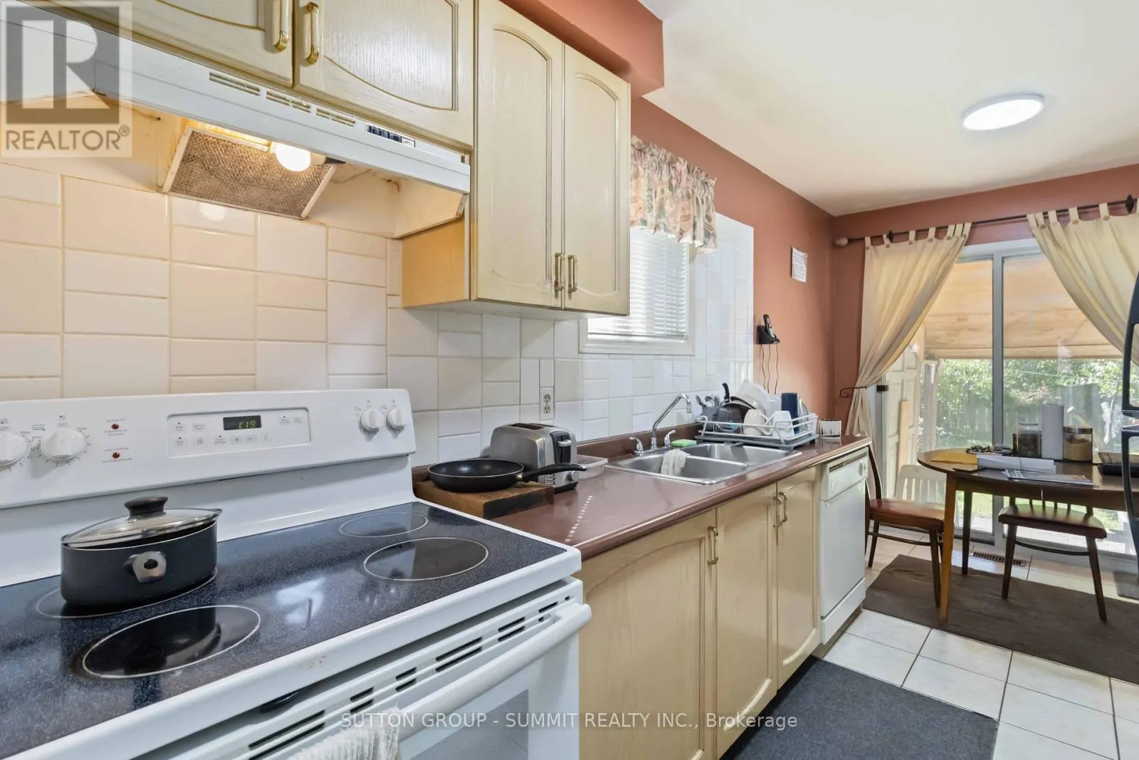 5607 PALMERSTON CRESCENT