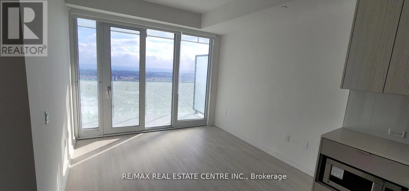 4506 - 3883 QUARTZ ROAD