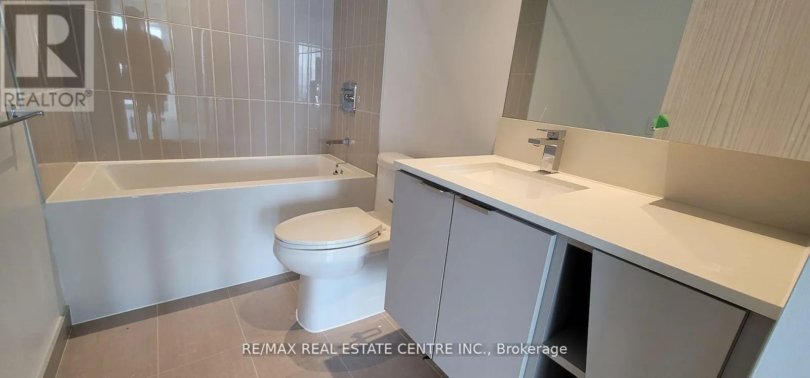 4506 - 3883 QUARTZ ROAD