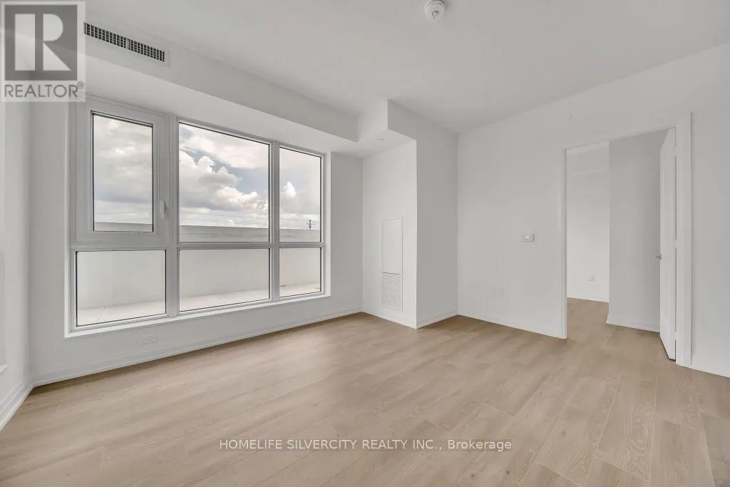 317 - 509 DUNDAS STREET W