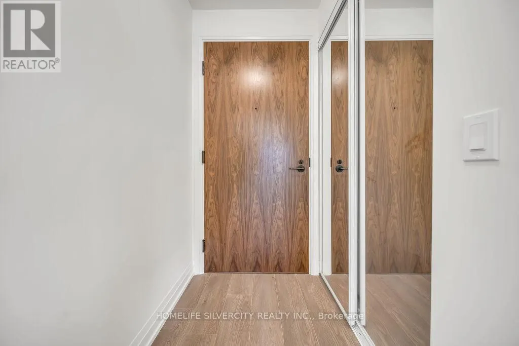 317 - 509 DUNDAS STREET W