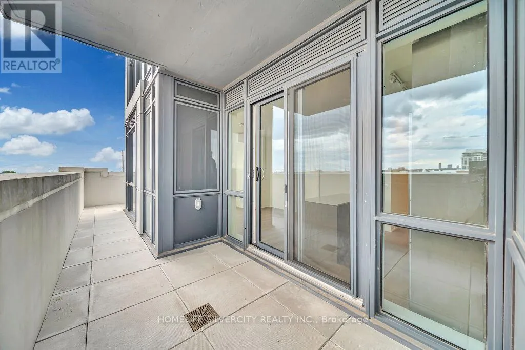 317 - 509 DUNDAS STREET W