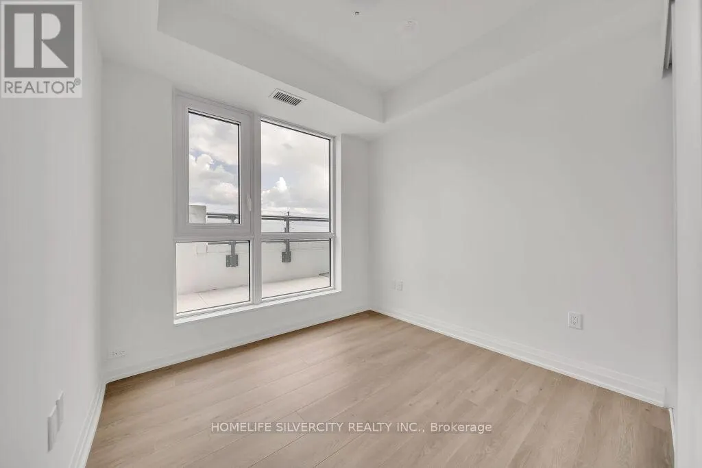 317 - 509 DUNDAS STREET W
