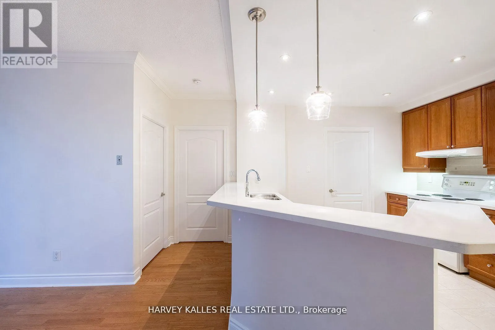 412 - 2 ABERFOYLE CRESCENT