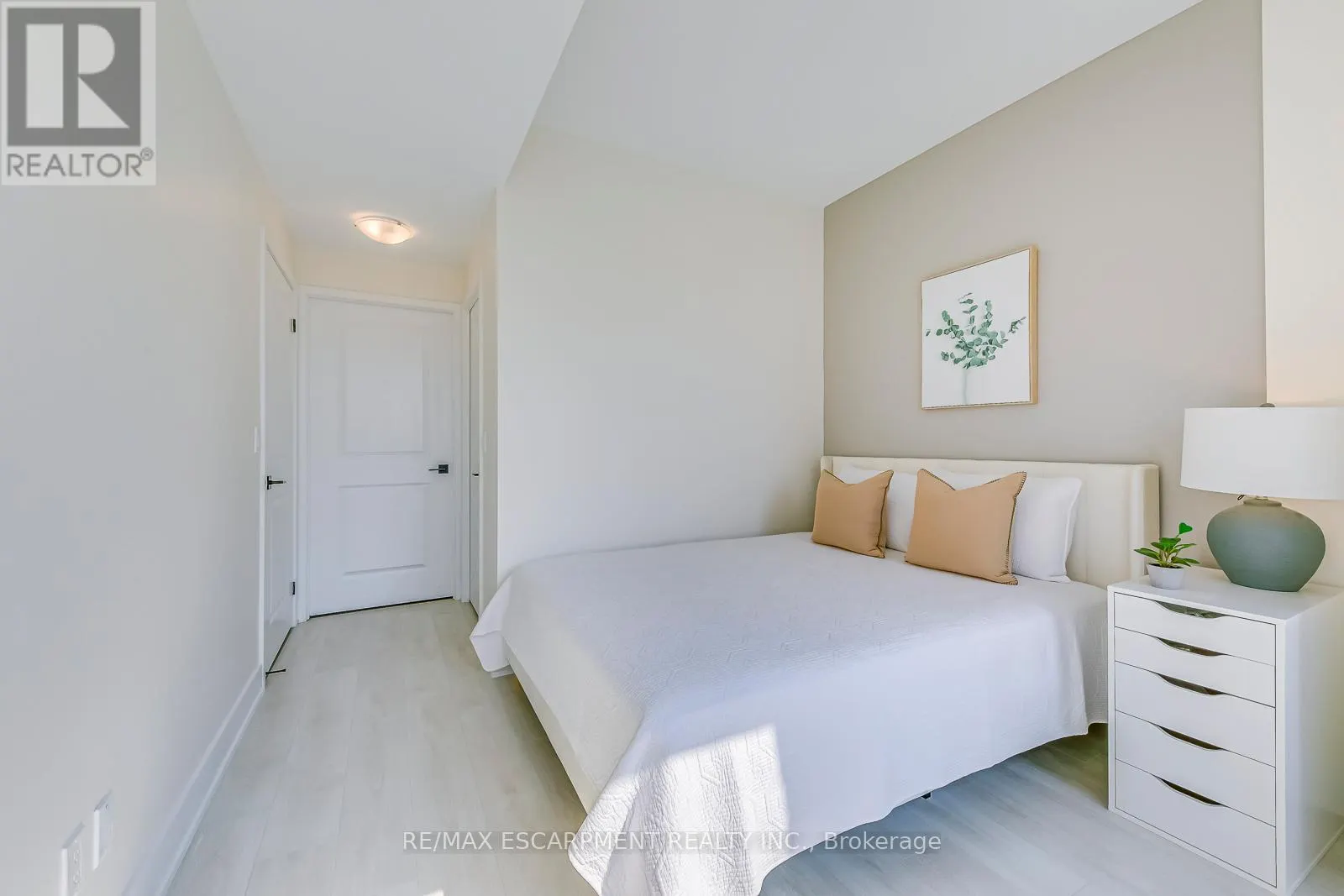 1120 - 2489 TAUNTON ROAD