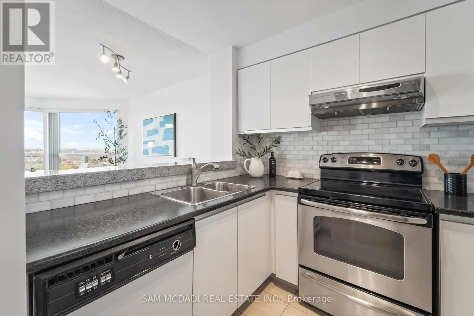 1807 - 2177 BURNHAMTHORPE ROAD W