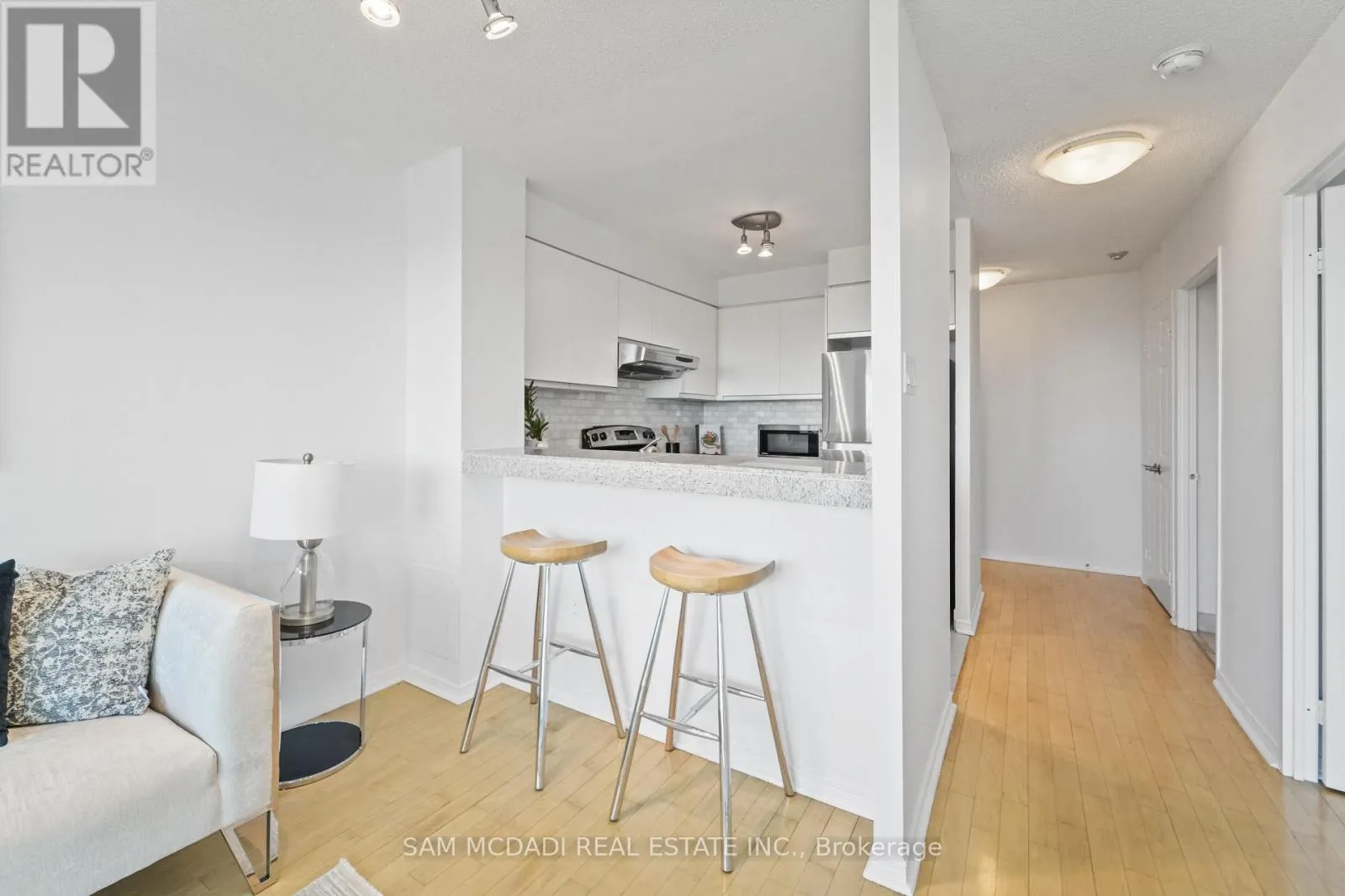 1807 - 2177 BURNHAMTHORPE ROAD W