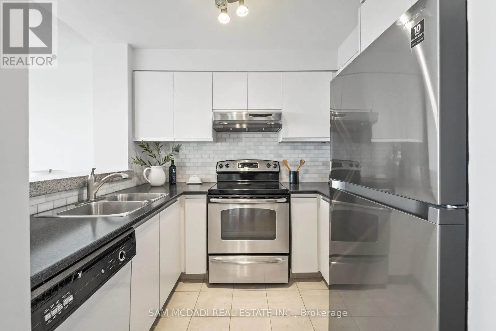 1807 - 2177 BURNHAMTHORPE ROAD W