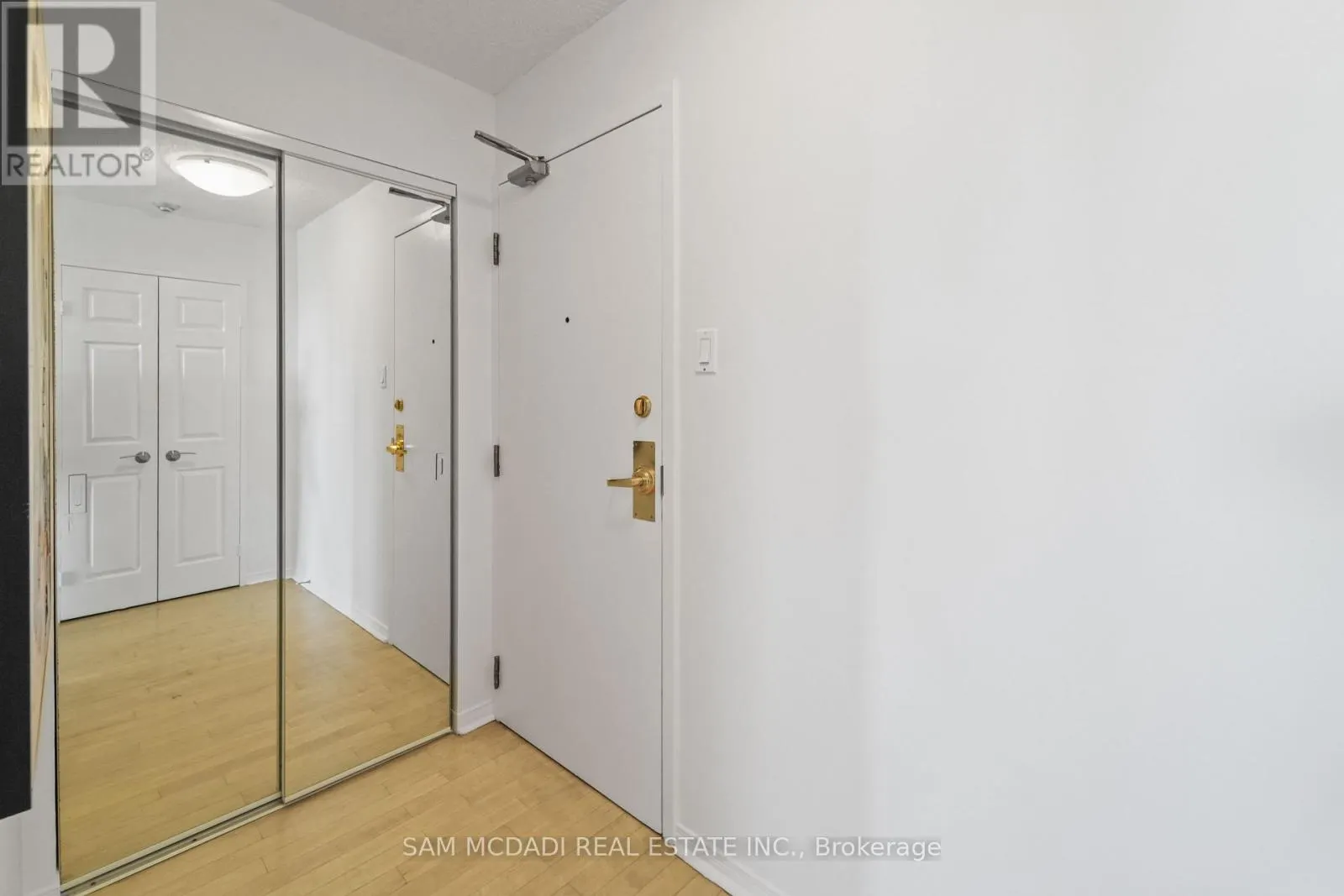 1807 - 2177 BURNHAMTHORPE ROAD W