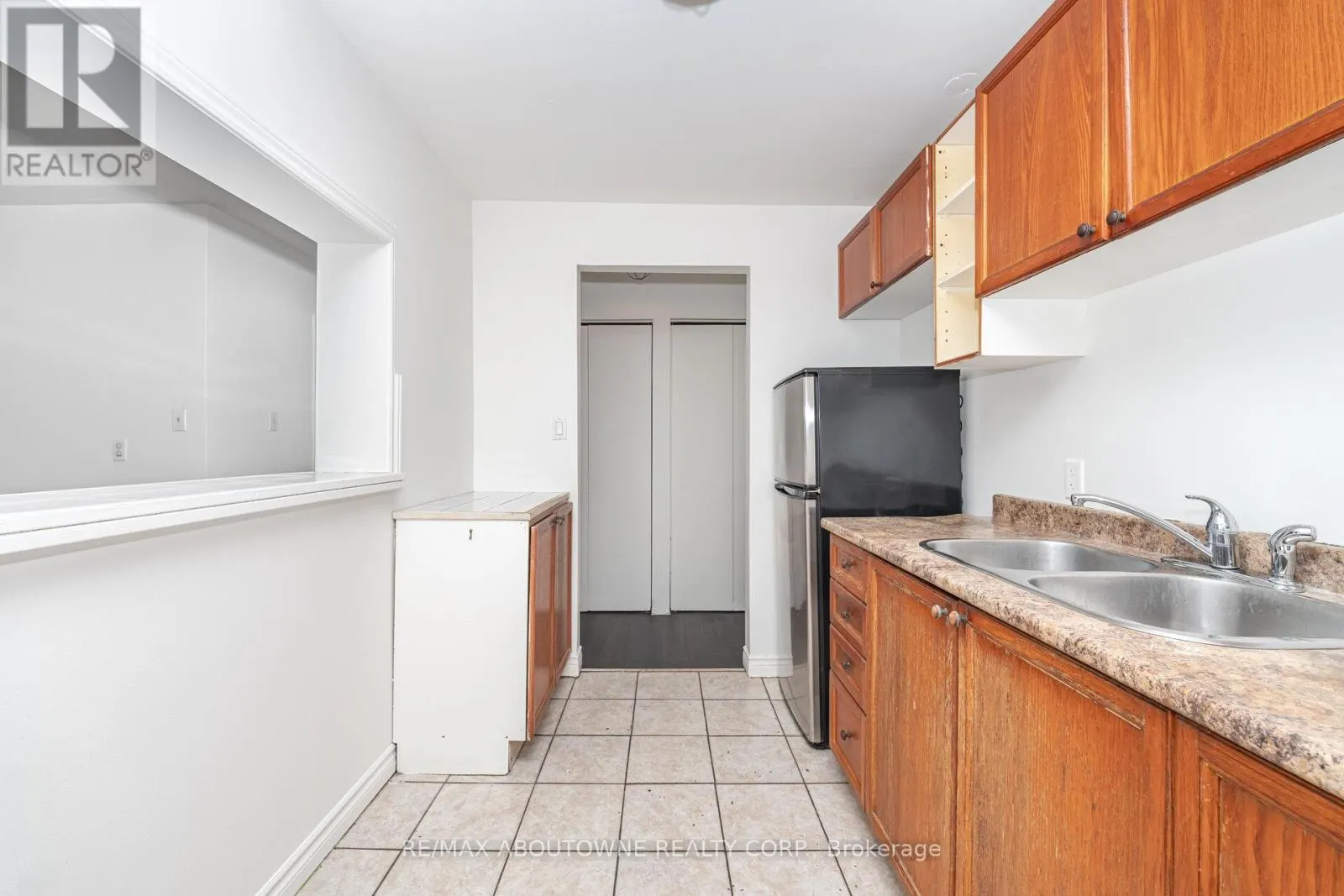2 - 2144 LILNAN COURT