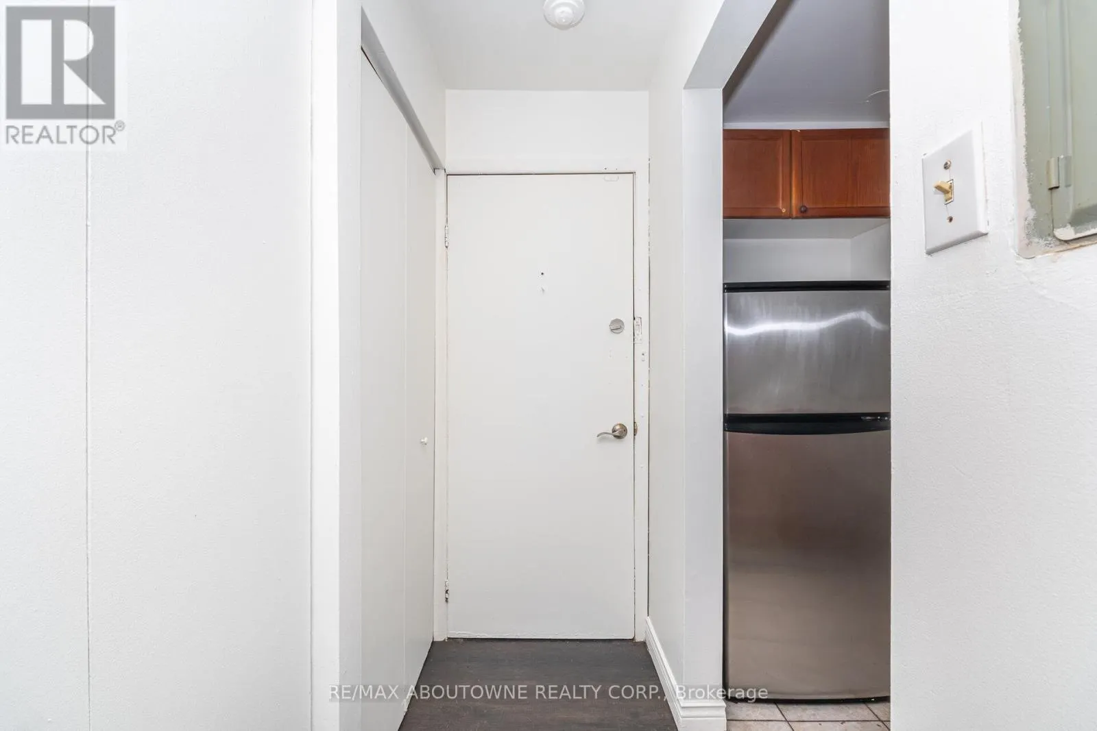 2 - 2144 LILNAN COURT
